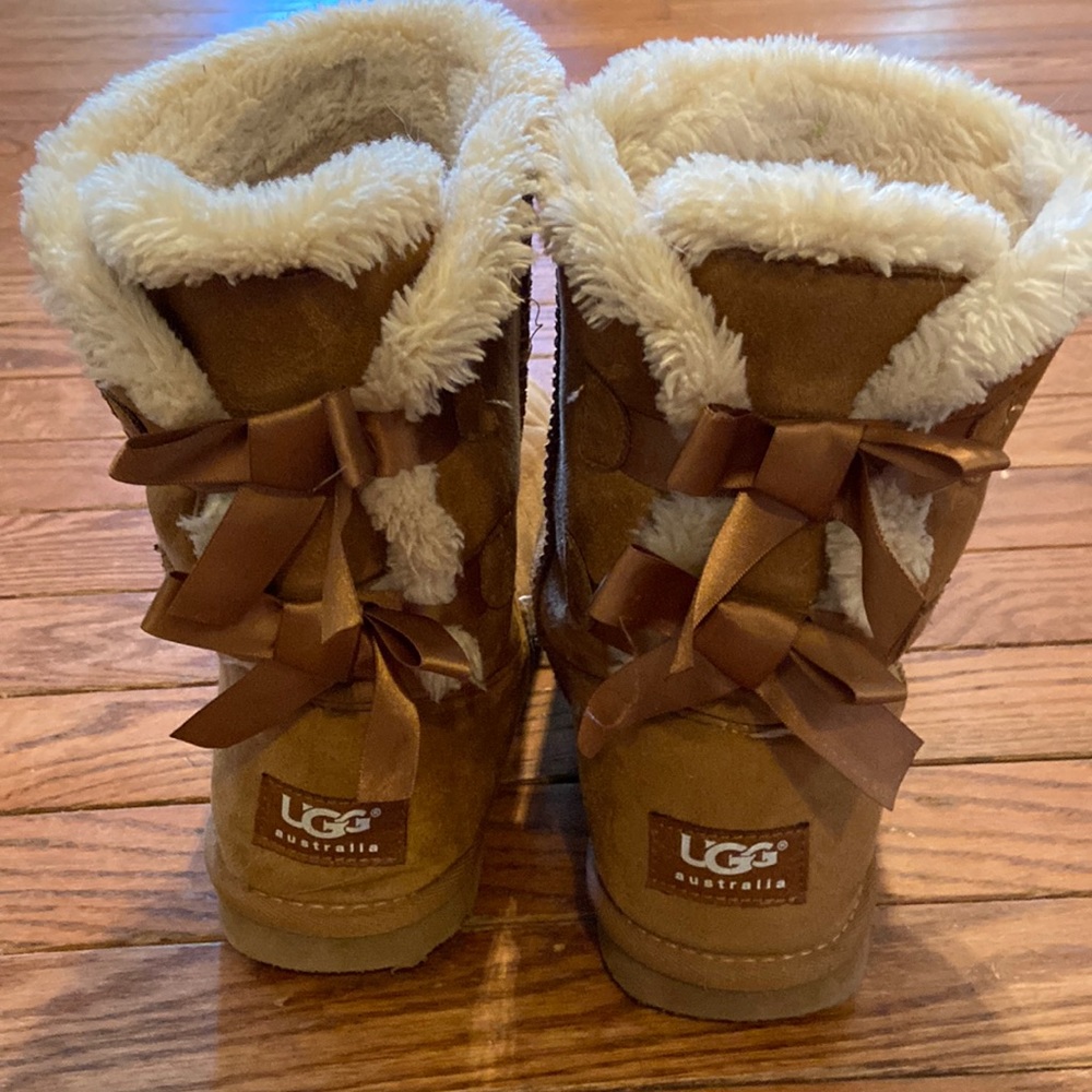 UGG boots - tan, short, bows on the back, size 10